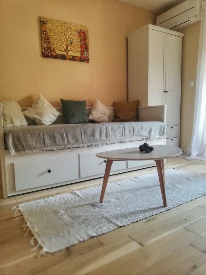 Apartman Matan, Postira Bagian luar foto
